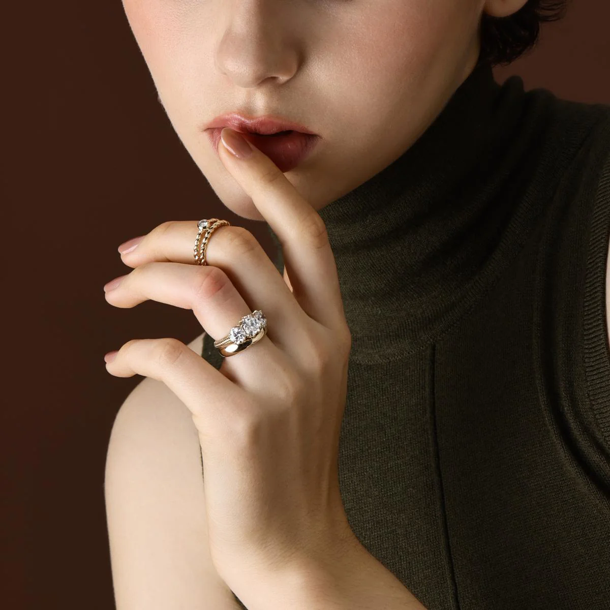 Alma-Twist Yellow Gold Wedding Band - Image 4