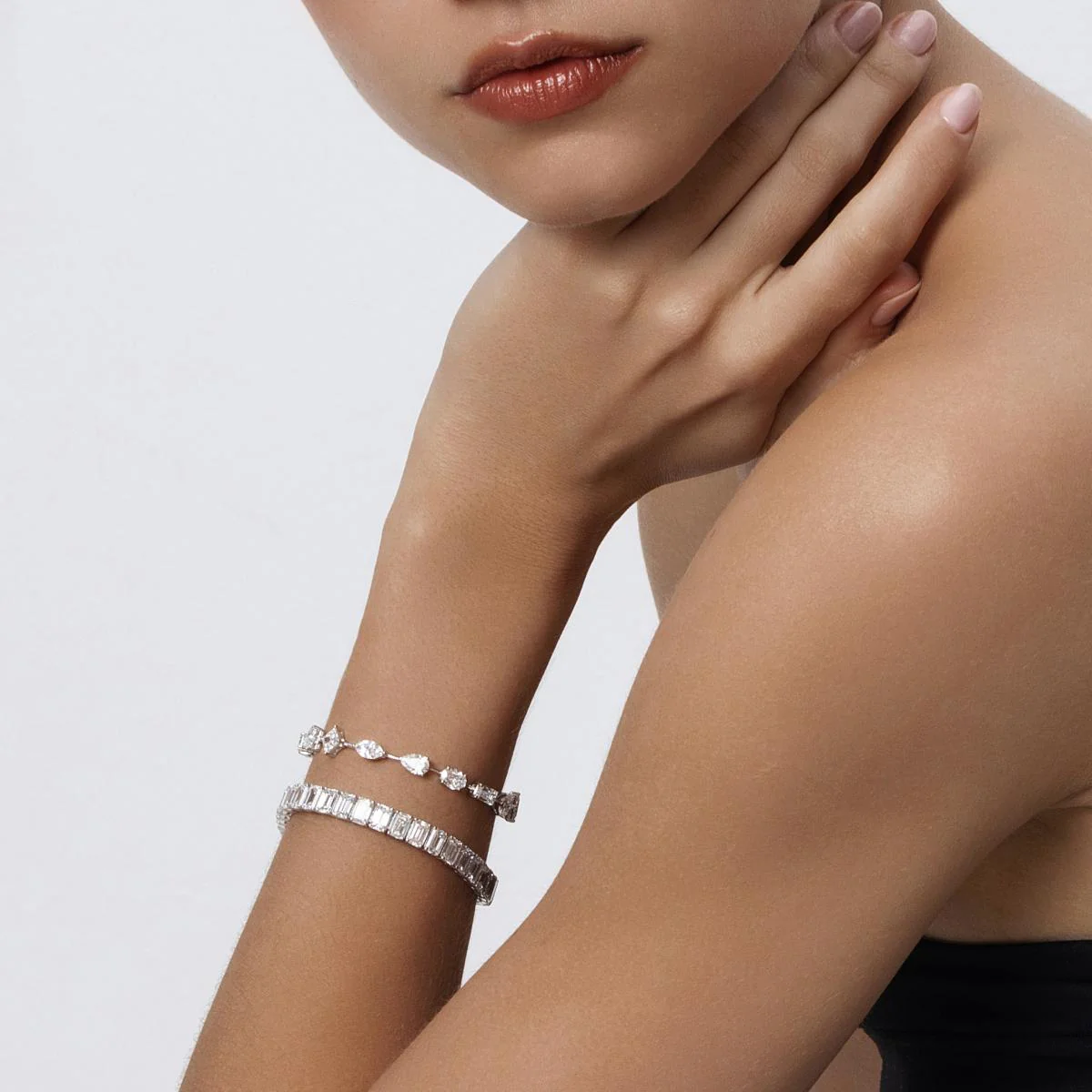 Timeless Elegance Emerald Cut Tennis Bracelet - Image 4